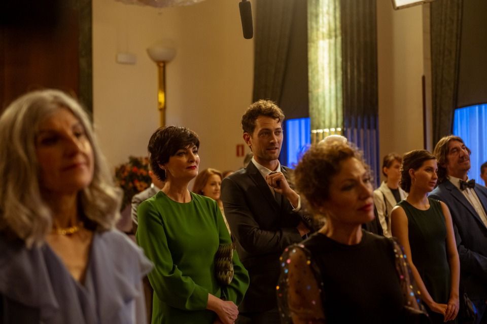 Olga Hueso es Luisa, y Peter Vives interpreta a Lombardo, en Sentimos las molestias