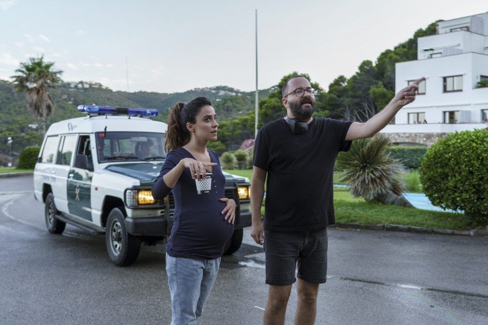 Macarena García y Fernando González Molina durante el rodaje de la segunda temporada de Paraíso