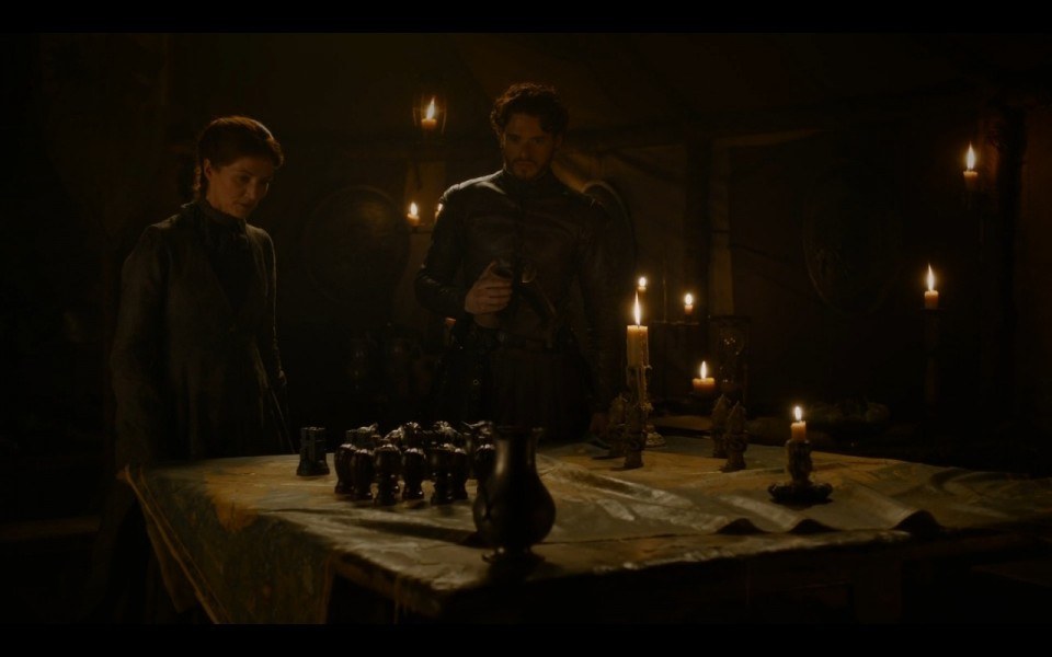 Lady Catelyn Stark y Robb Stark planean su venganza sobre Tywin Lannister