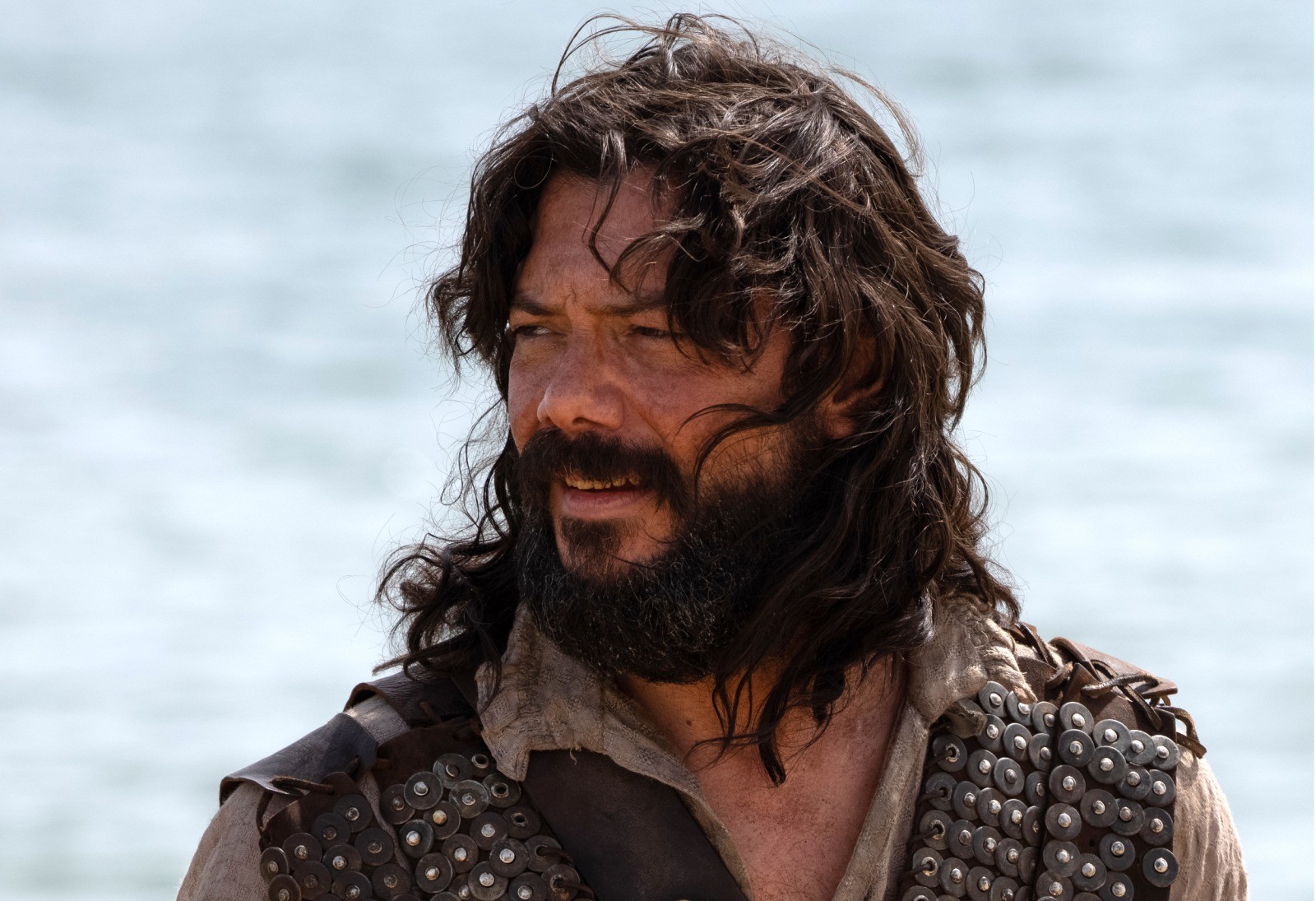 Álvaro Morte protagoniza la miniserie Sin límites