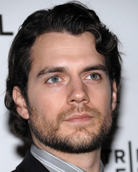 Henry Cavill da vida a Superman en El Hombre de Acero