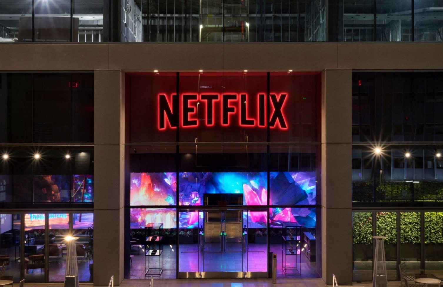 Microsoft acude al rescate de Netflix