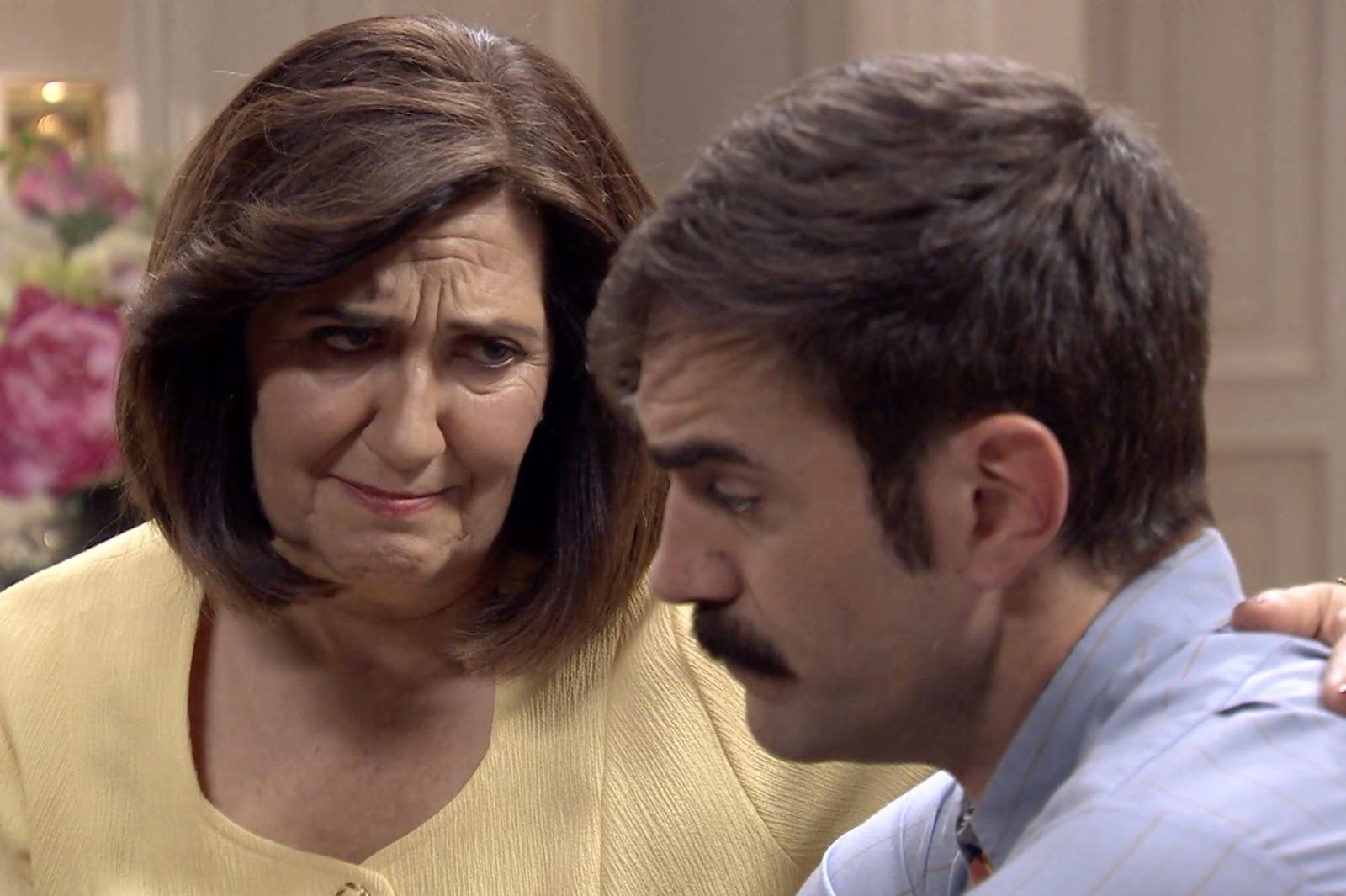 Carmen le advierte a Raúl que debe ser muy comprensivo y paciente con Coral, el amor es para siempre
