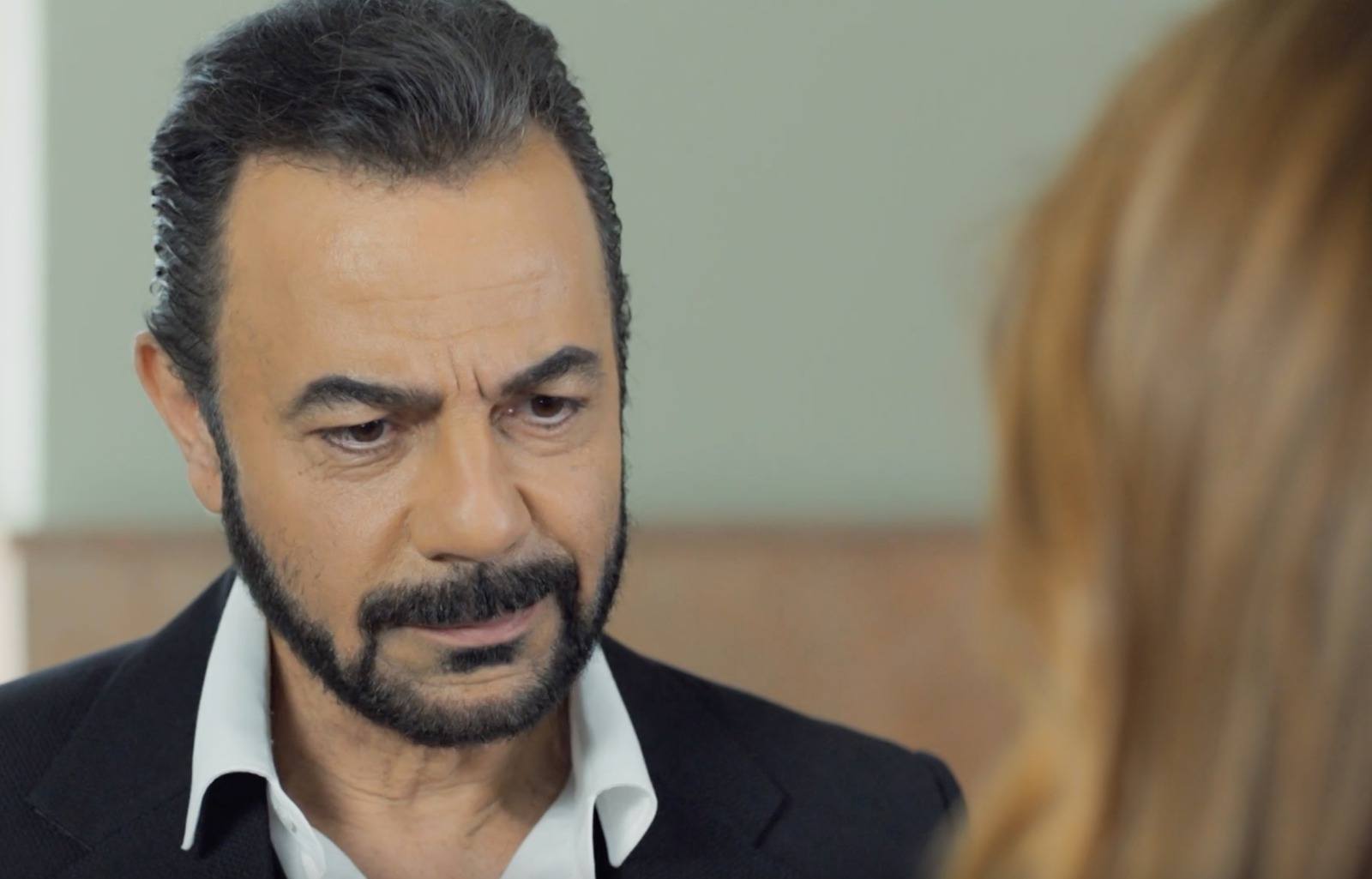 Fekeli confiesa a Züleyha que Fikret se ha marchado con Müjgan y Kerem Ali. Ali Rahmet promete que si su sobrino es culpable pagará por ello