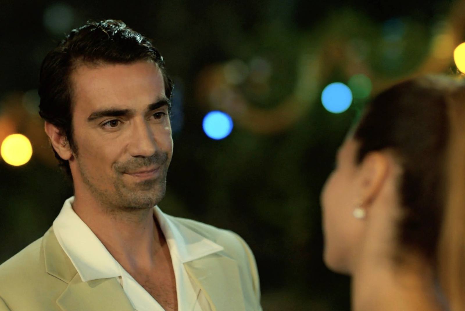 Hakan, cada día más enamorado de Züleyha, en Tierra amarga