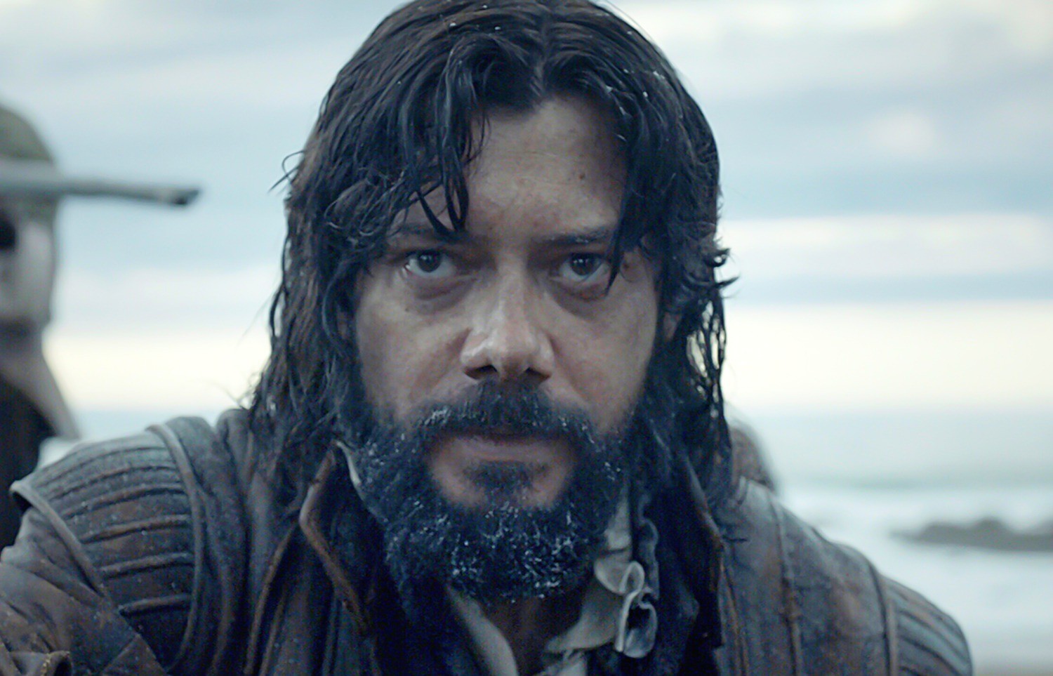 El actor Álvaro Morte interpreta a Juan Sebastián Elcano en Sin límites