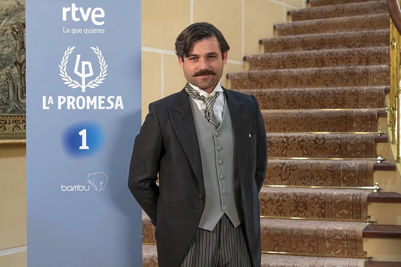 Arturo Sancho es Manuel, el hijo de los Marqueses, en La Promesa