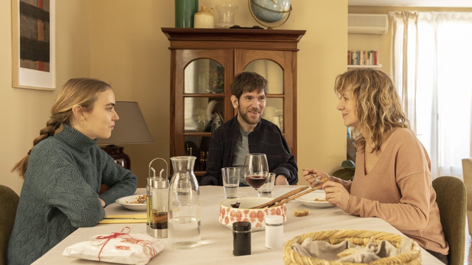 Valeria Sorolla, Telmo Irureta y Emma Suárez protagonizan la película La consagración de la primavera
