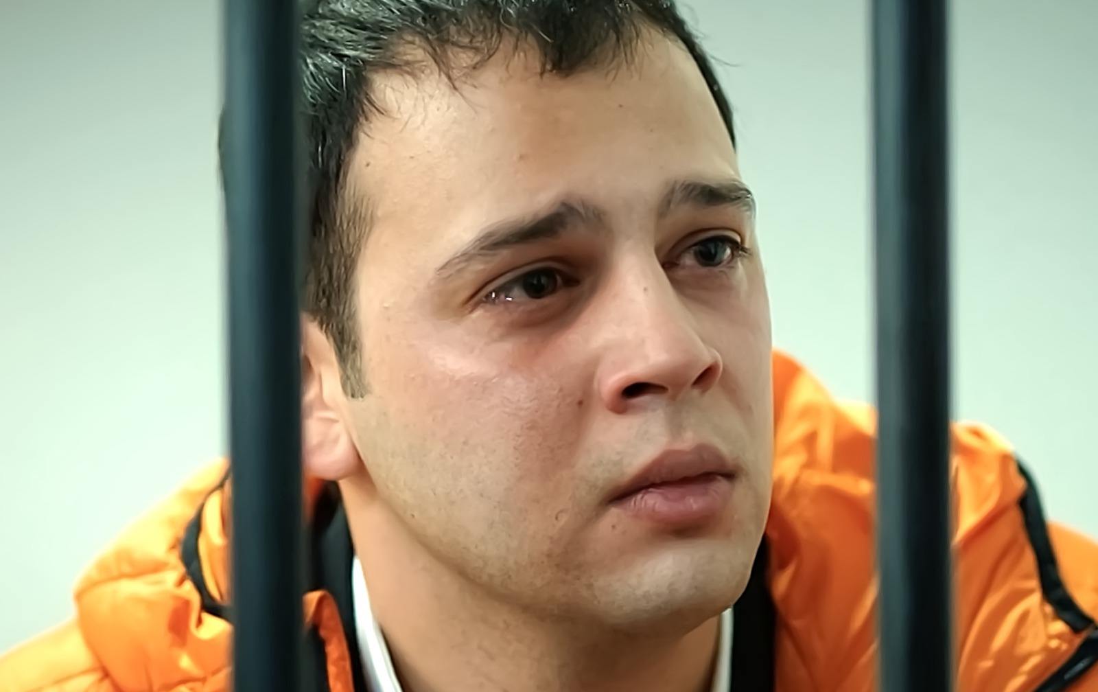Oğulcan es enviado a prisión en Hermanos 