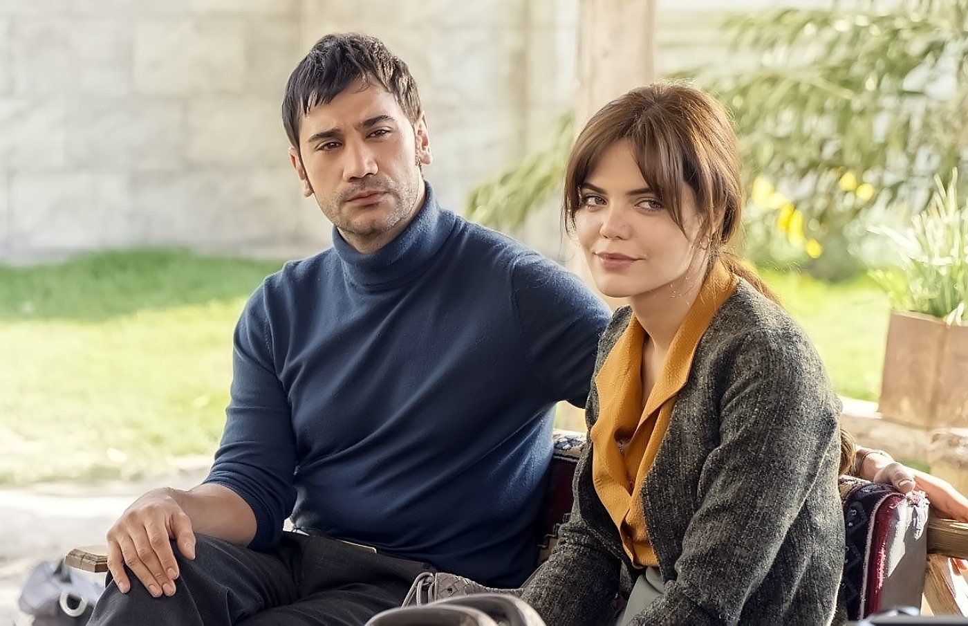 Tierra amarga comenzó con la historia de amor de Züleyha y Yilmaz, interpretados por Hilal Altınbilek y Uğur Güneş
