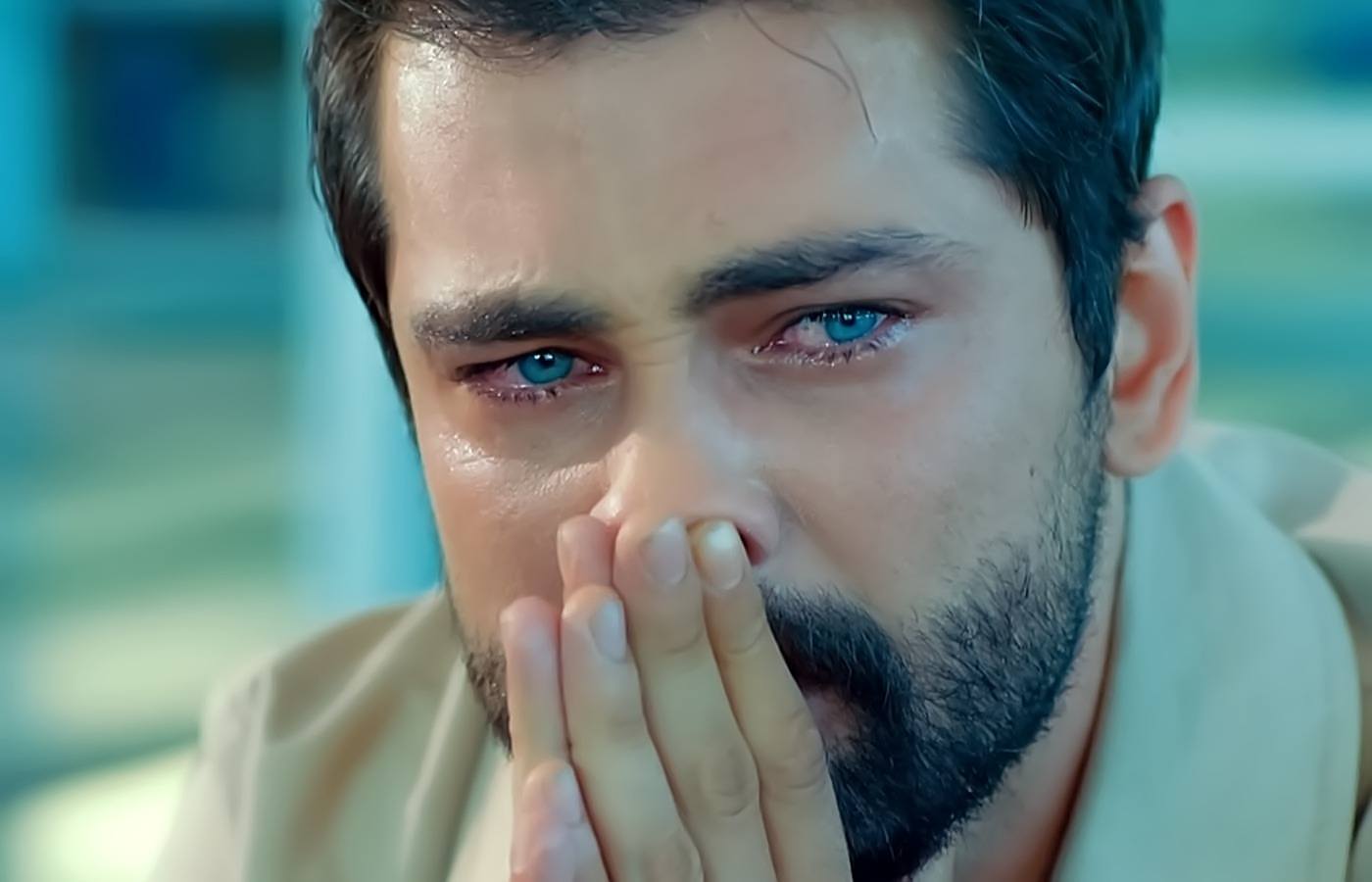 Alihan llora desconsoladamente tras haber perdido a Zeynep en Pecado original