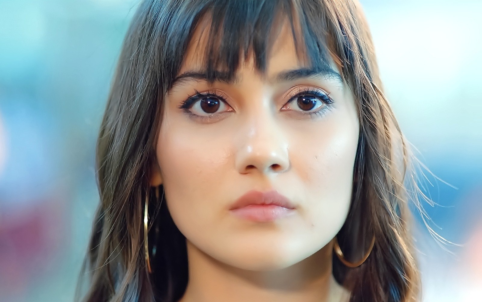 Zeynep decide alejarse de Alihan pese a que sigue profundamente enamorada de él, en Pecado original