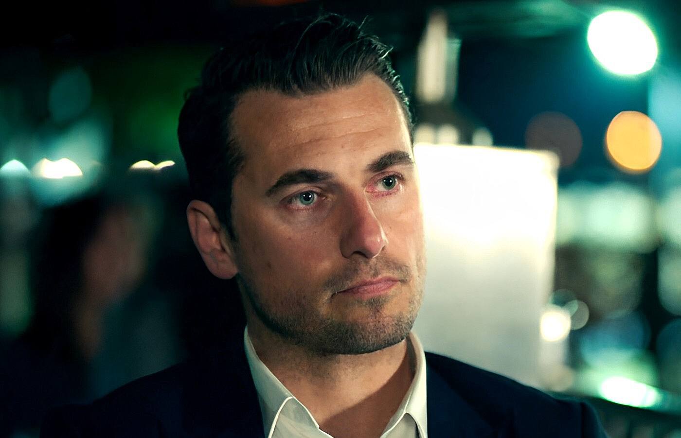 Cüneyt traiciona a Yekta y cuenta todo a Ceylin y Neva en Secretos de familia