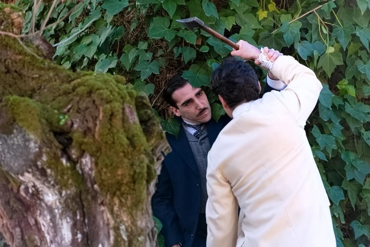Lorenzo es atacado por Curro en La Promesa