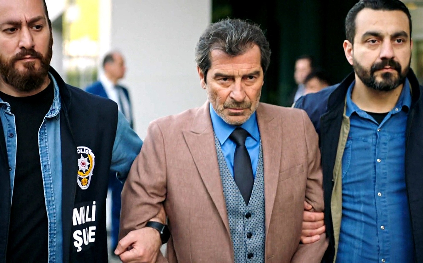 Yekta es arrestado y enviado a prisión en Secretos de familia